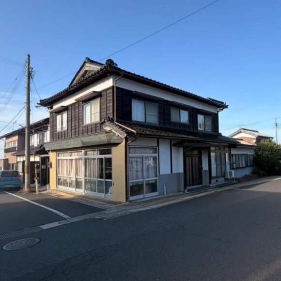 売建物「小天橋駅目の前。広い庭付きです。」久美浜町浦明。