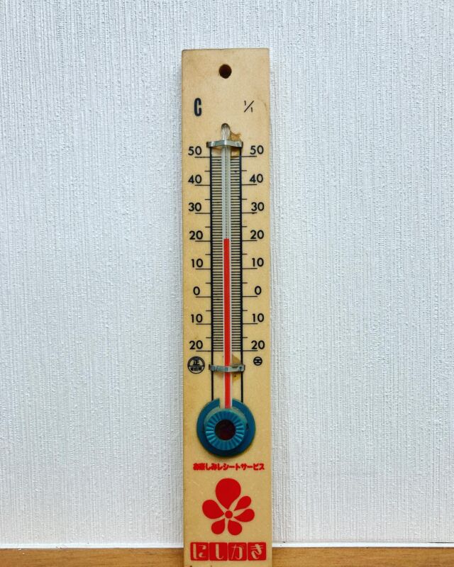 ♩
古き良き温度計発見..📷
#スーパーにしがきさんの温度計
#upcycletango 
#幸せな暮らしのそばに