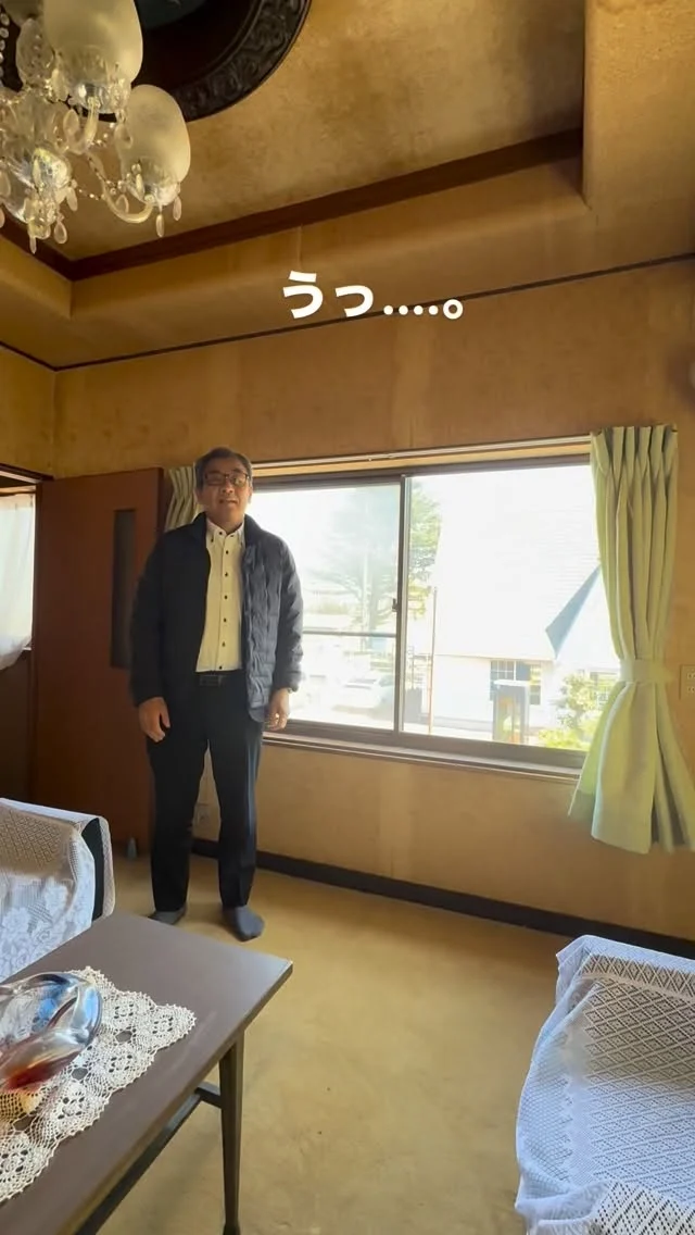 🏠
【空き家おじさん、詰まった。】
小天橋駅目の前その③
「えーっと…」
言葉、詰まりました。
－－－－－
とりあえず、
2階いきましょう。
－－－－－
今回の物件は、
リノベーション無しの仲介物件。
そのまま使うもよし、
自分で手を入れるもよし。
考えるより先に——
まずは見てください。
「内覧どうぞ。」
「空き家を、動かす。」
ーー 工務店リノベ®︎ ーー
📩 内覧希望はDMください
#空き家
#仲介物件
#物件紹介
#京丹後
#工務店リノベ