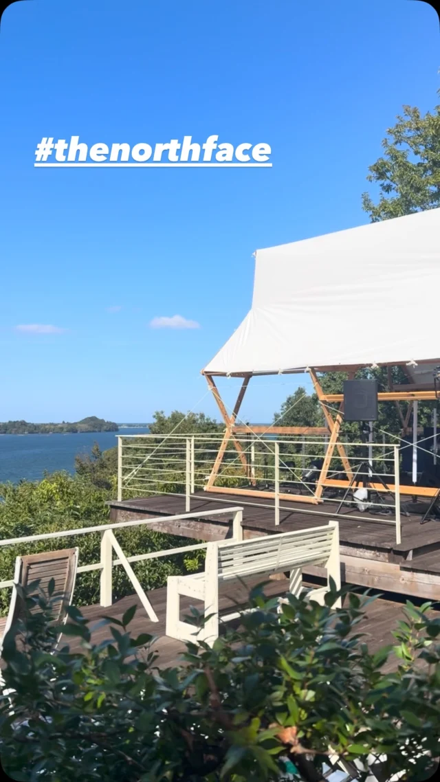 ⛰️
【HOLIDAY HOMEさんのイベントへ】
間伐材を使った、
ワークショップの材料でご協力！
せっかくの機会なので、
会場にもお邪魔してきました！
－－－－－－－－
ここ、本当に久美浜⁉️京丹後⁉️
そう思うほど素敵な雰囲気。
そして、大盛況！
そして何より、
来場者含めみんなオシャレ😎😎
－－－－－－－－
地域の可能性を感じる一日。
色々と勉強になります🤔
－－－－－－－－
「暮らしをもっと、面白く。」
ーー 工務店リノベ®︎ ーー
#HOLIDAYHOME
#ワークショップ
#地域イベント
#久美浜
#京丹後