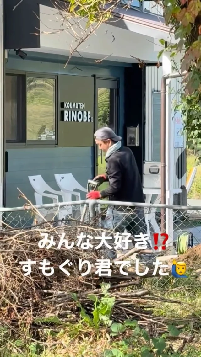 🪏
【すもぐり君、穴掘り職人へ⁉️】
－－－－－－－－
あれっ、
どこかで見たことあるような、、🤔
そうです。
久々登場すもぐり君です🤣
－－－－－－－－
今日は海ではなく、
現場で穴掘り作業。
元気に頑張ってます！
－－－－－－－－
実はすもぐり君、
黙々と作業するのが得意。
意外と向いてるのかも⁉️🤣
－－－－－－－－
「暮らしをもっと、面白く。」
ーー 工務店リノベ®︎ ーー
#京丹後
#すもぐり君
#現場作業
#穴掘り
#工務店リノベ
